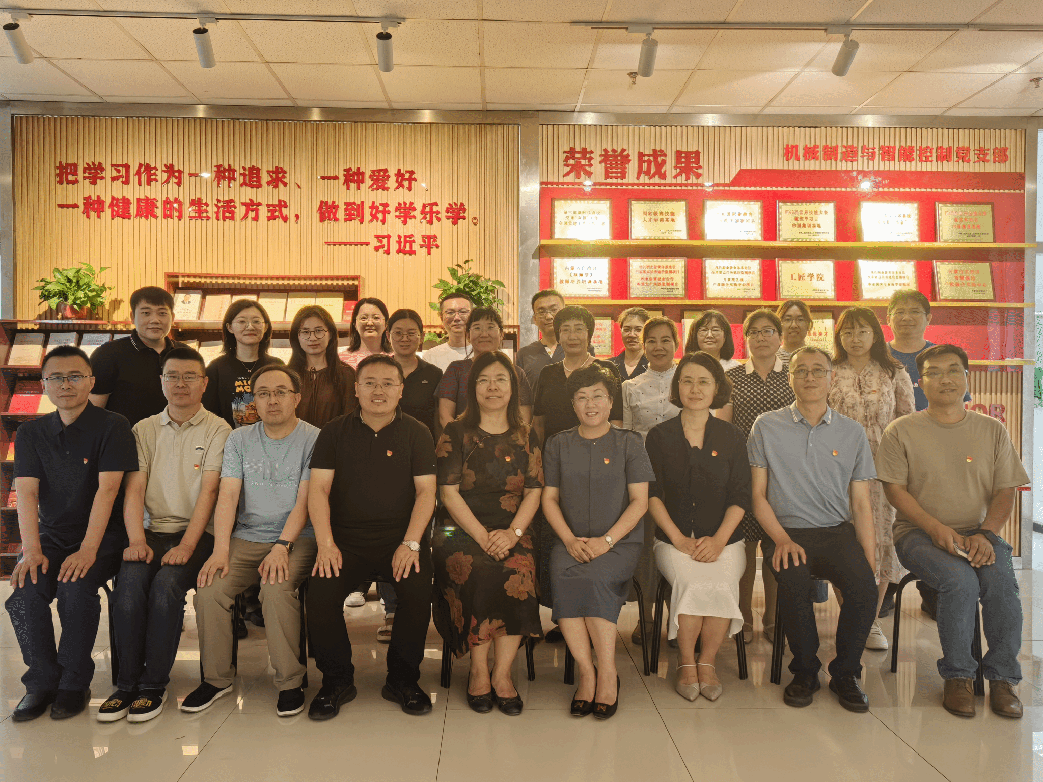 機電工程系與信息工程系聯(lián)合召開跨專業(yè)融合創(chuàng)新研討交流會